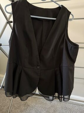 SHEIN Black Sleeveless Peplum Vest
